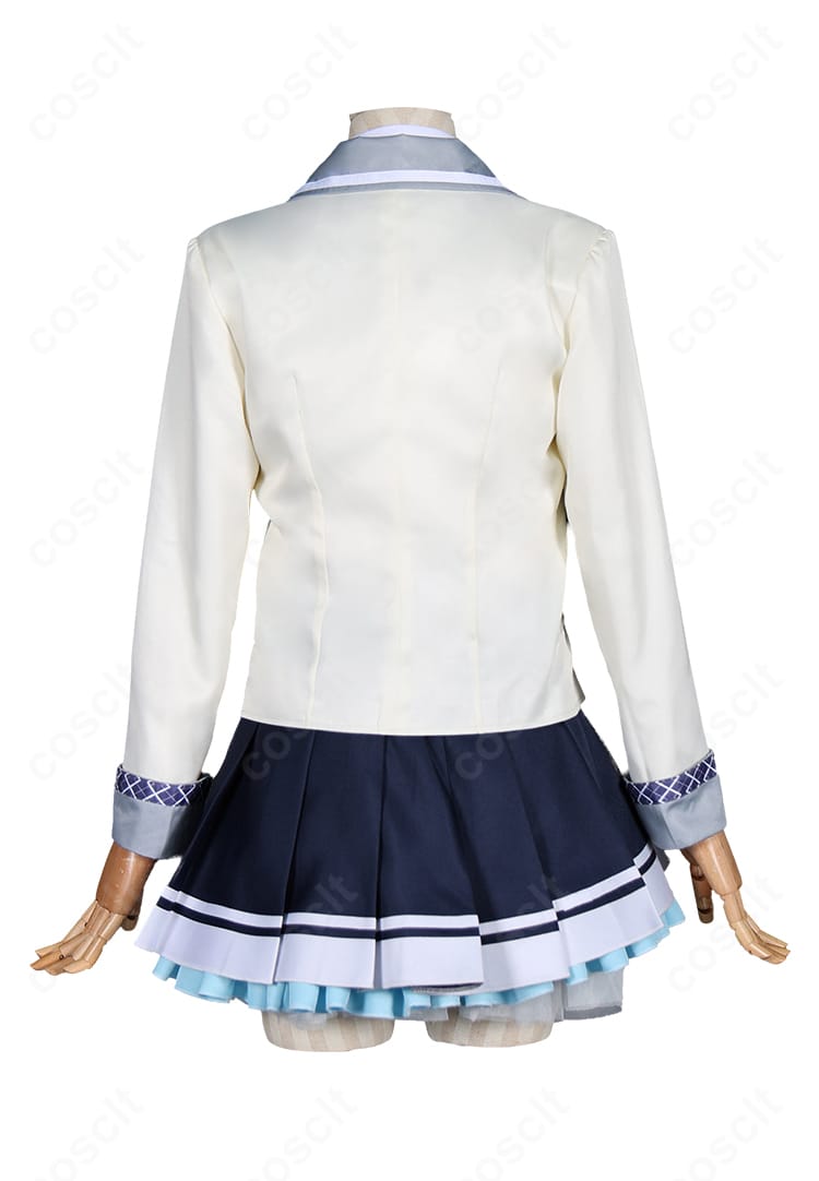 珠洲島有栖 制服Ver.コスプレ衣装の背面。ジャケットとスカートの後ろ姿を確認できる画像