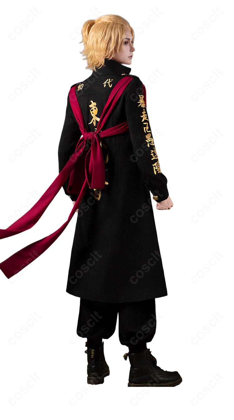 佐野万次郎の東京卍會特攻服を着用したコスプレモデルの背面写真。ロング丈のジャケットと赤い襷を合わせた後ろ姿