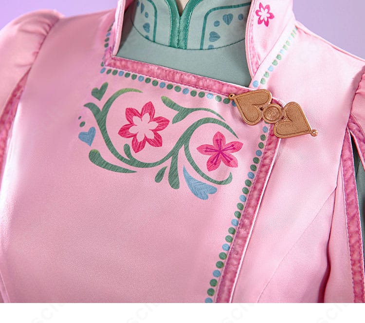 『アナと雪の女王3(仮題)』アナのコスプレ衣装、前合わせ部分の装飾ディテール