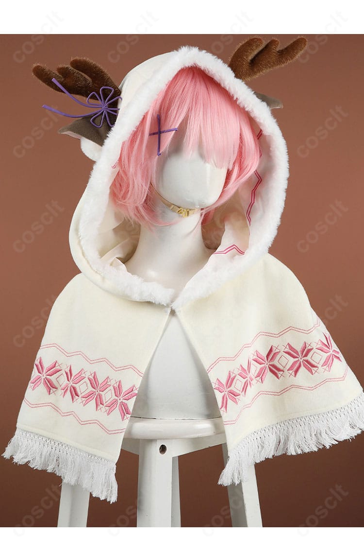 ラムのクリスマス衣装に付属する雪柄と白いファー風装飾をあしらったケープのディテール写真
