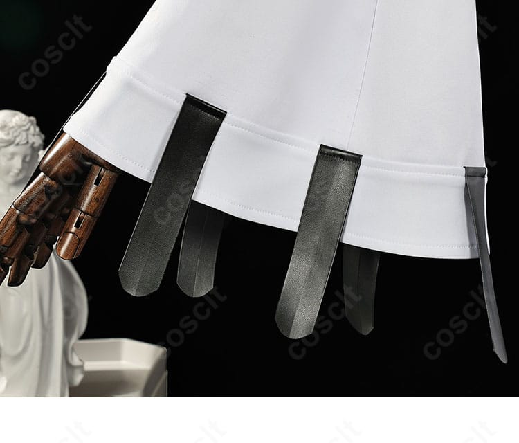コードギアス C.C. 拘束衣コスプレ袖口ディテール。端処理とステッチの整いを示す近接写真