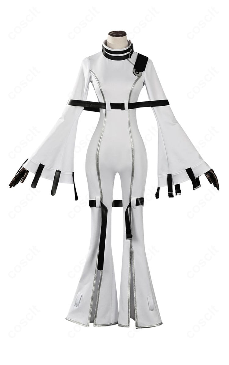 コードギアス C.C. 拘束衣コスプレの正面全身写真。ハリ感ある生地と美しいラインを確認できるカット