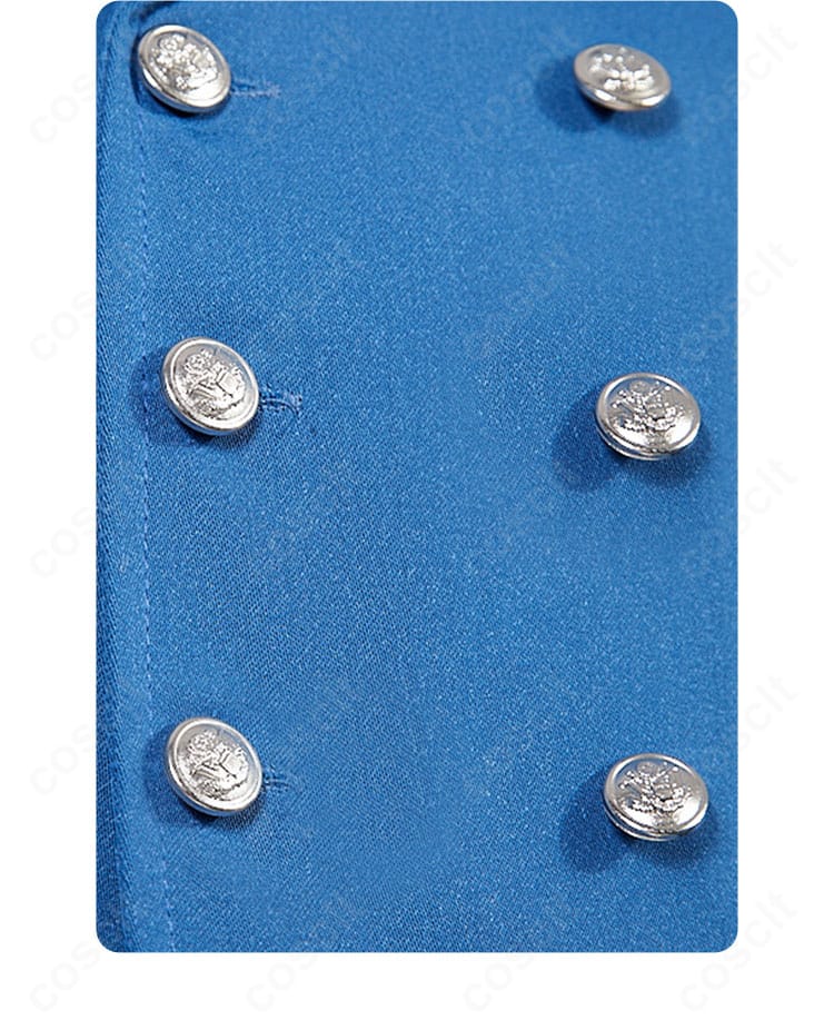 黒執事 シエル衣装のボタン詳細。金属調ボタンの光沢と留め付けの確かさを示すクローズアップ