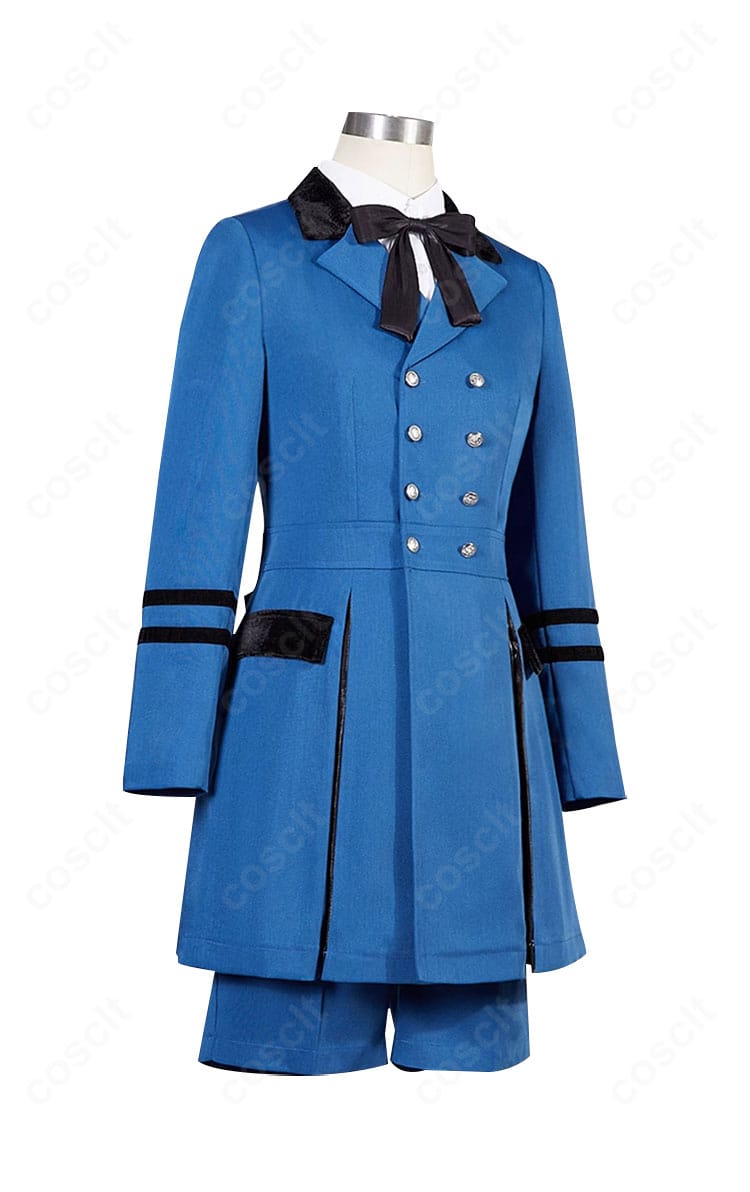 黒執事 シエル コスプレ衣装の正面全身。ハリのあるコートとショートパンツのバランス、落ち着いた発色が分かる写真