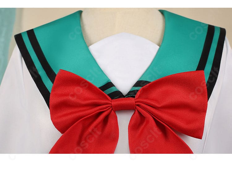 襟元の赤スカーフ（蝶リボン）アップ。結び目のボリューム感と色味を原作に合わせて忠実に再現。