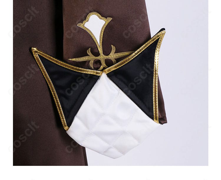 ヘックス・ヘイワイヤー 外套袖口ディテール。バーコード風モチーフと縫製の整った仕上がりを確認。