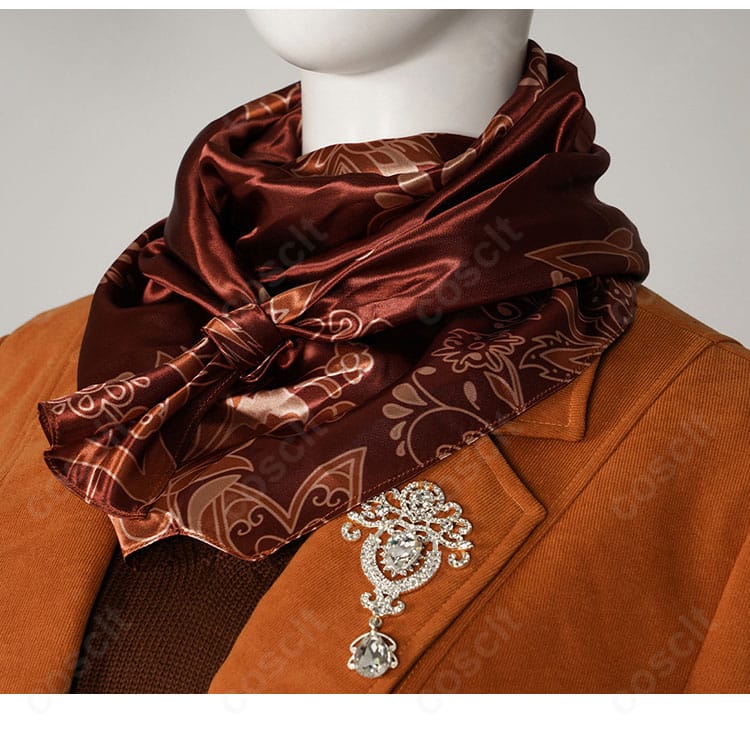 アシュリーのネックアクセサリー拡大。チェック柄スカーフの質感と結び目のボリュームを詳細に確認できるアップ