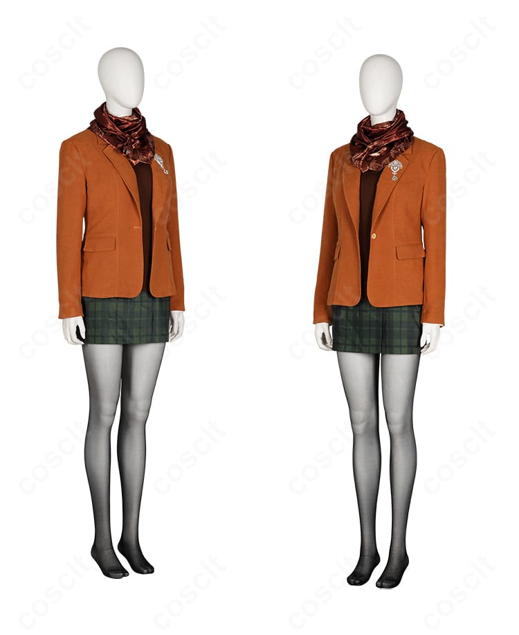 アシュリー・グラハム衣装のサイドビュー。プリーツの落ち感と動きやすい立体裁断のラインが見える角度