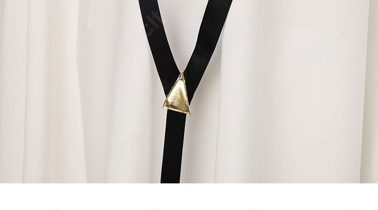 エルキドゥ衣装に付属するネックレスの拡大写真。模様と金具部分の質感が分かる。