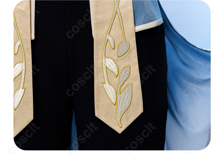 裾ライン装飾ディテールの近接写真。ステージ映えするコントラストのトリム。