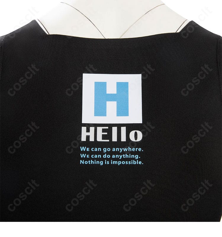 背部装飾の近接。背面ベルトの立体感と配置バランスで存在感を高めるデザインを提示。