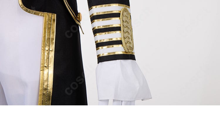 袖パーツのディテール。カフスの切り替え、ラインテープの幅、ステッチ精度を示す。