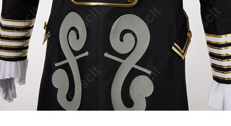 背面装飾の仕上がり。センターシームと装飾ラインの整合性、シワの出にくい構造。