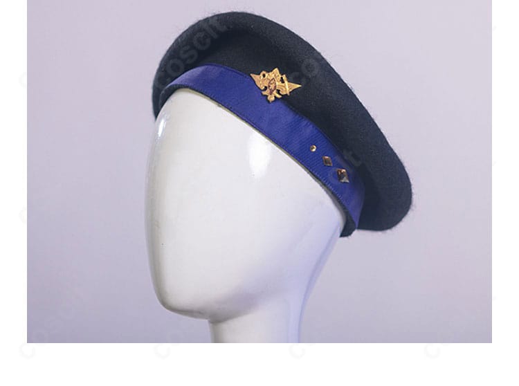 時空の絵旅人 主人公コスプレの帽子 正面ビュー。コーデを完成させる装飾と形状を明瞭に表示。