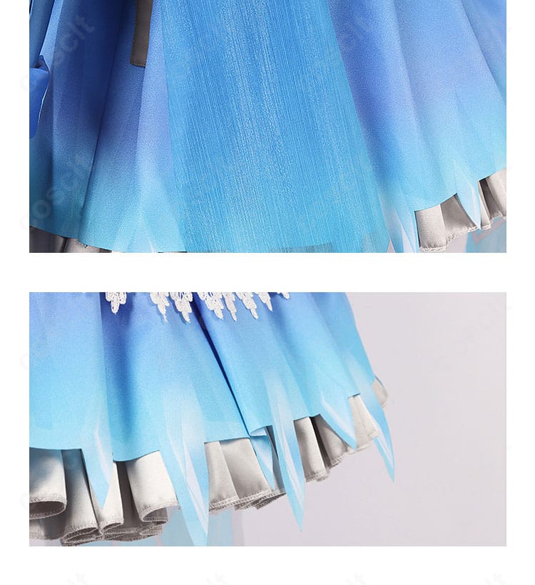 スカート裾の装飾アップ。パイピングとカッティングで上品な揺れ感を演出。