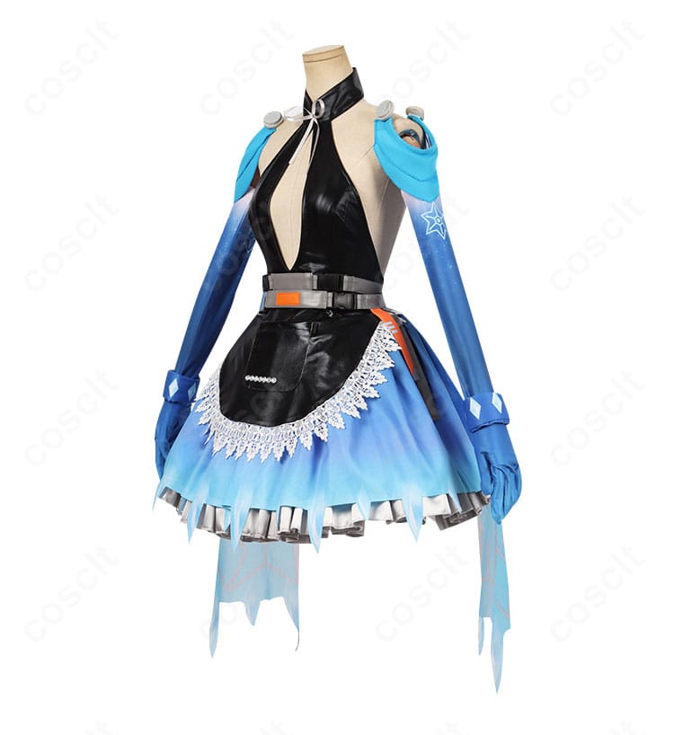 メリル衣装の左側面。腕周りの可動とベルトディテール、スカートのドレープ感が分かる角度。