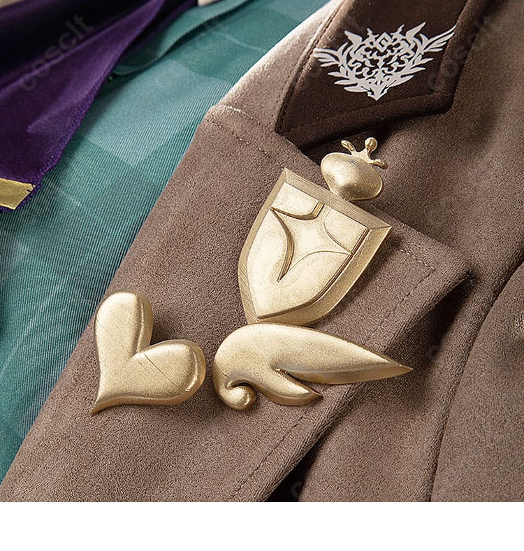 衣装の左側襟装飾の細部画像。細部まで再現されたディテール。