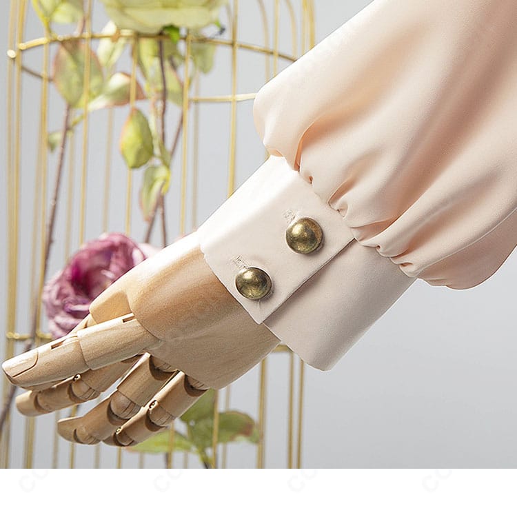 内搭スカート袖部分の細部画像。衣装のディテールがよくわかります。