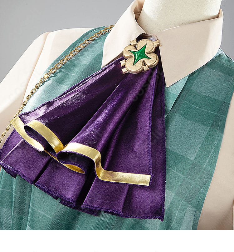 内搭の襟元装飾の細部画像。ディテールまで美しく再現されています。