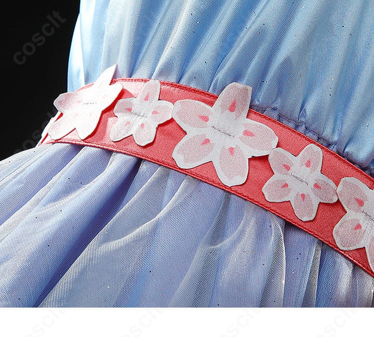 腰ベルト装飾の拡大。金具とビーズの質感、縫製の整いを確認できる。