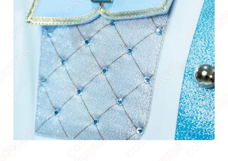 伏見弓弦『TRIP』衣装の背面ディテール。コート背面の切り替えと装飾の留め位置を丁寧に撮影