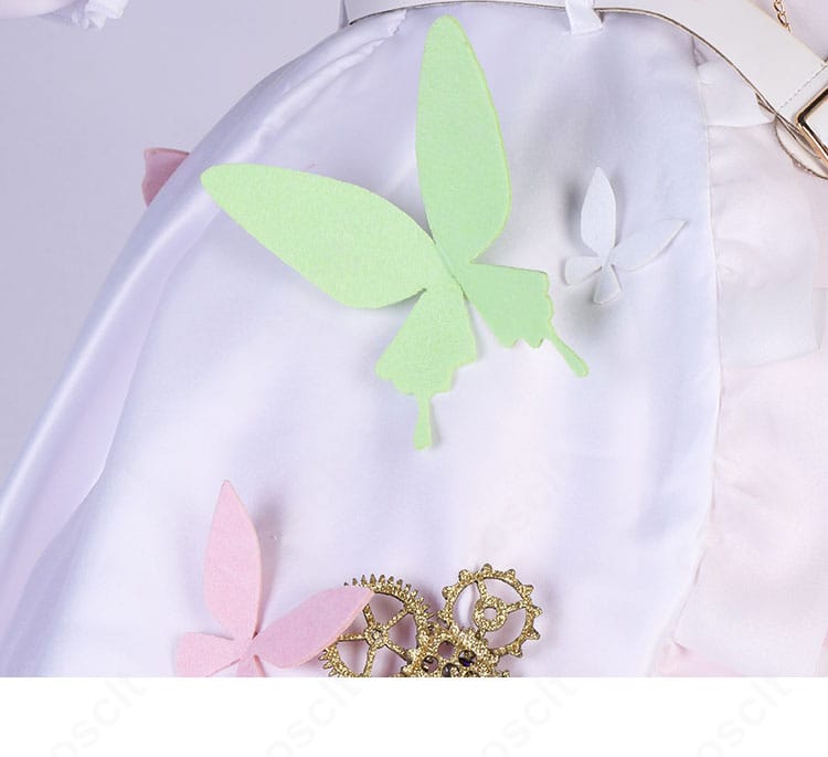 スカート部分の蝶モチーフ詳細。幻想的な雰囲気と動きで映える意匠を確認。