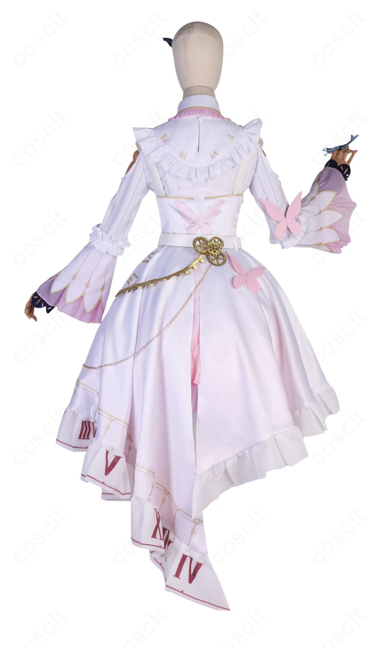 暁山瑞希 コスプレ衣装の背面全体図。後ろまで丁寧に作り込まれた装飾と裾のレイヤー感を確認可能。