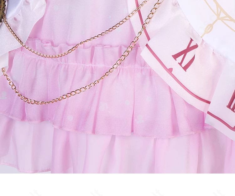 裾デザインの近接写真。レイヤーと縁取りが動きに合わせて華やかに見える仕様。