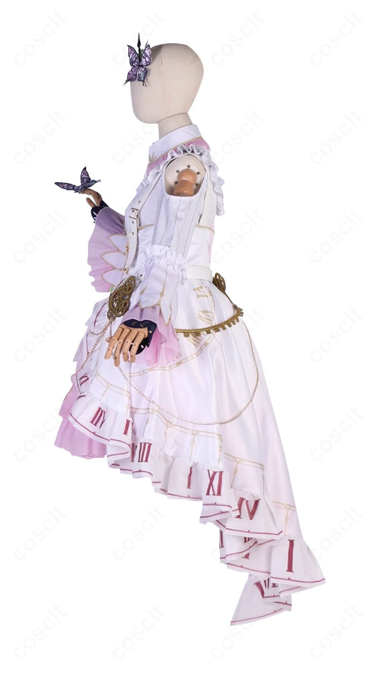 暁山瑞希 コスプレ衣装の側面全体図。ウエストラインとスカートの広がりが美しく映る横姿。