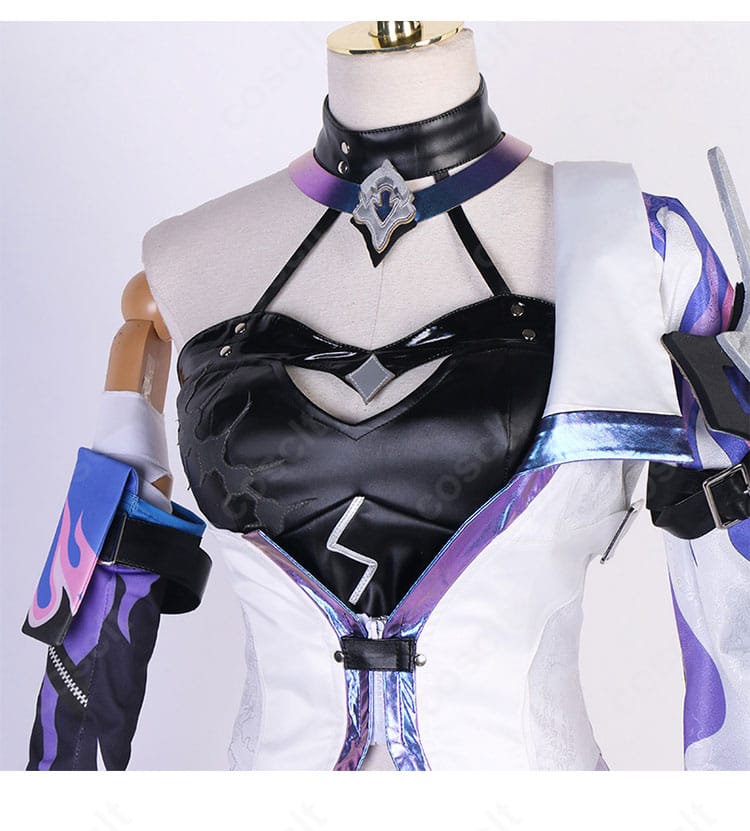 崩壊：スターレイル アケロン（黄泉）コスプレ衣装の上半身装飾ディテール。胸元モチーフやパネル切替の質感をクローズアップ。