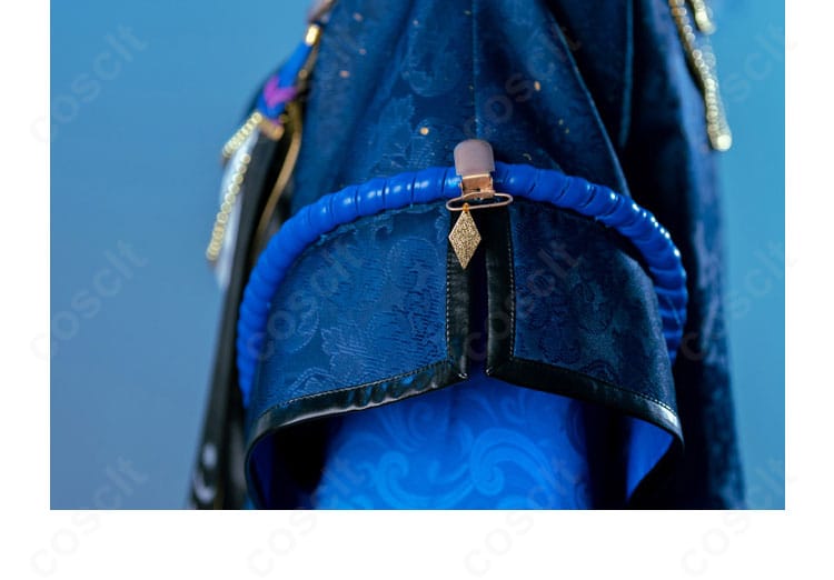 天城燐音・深海奏汰・巴日和 月隠れの宴コスプレ 肩両サイドの青いリング装飾のクローズアップ。