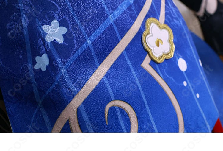 原神 甘雨コスプレ スカート裾の模様と刺繍ディテール。柄の再現度と縫製の整いを示す画像。
