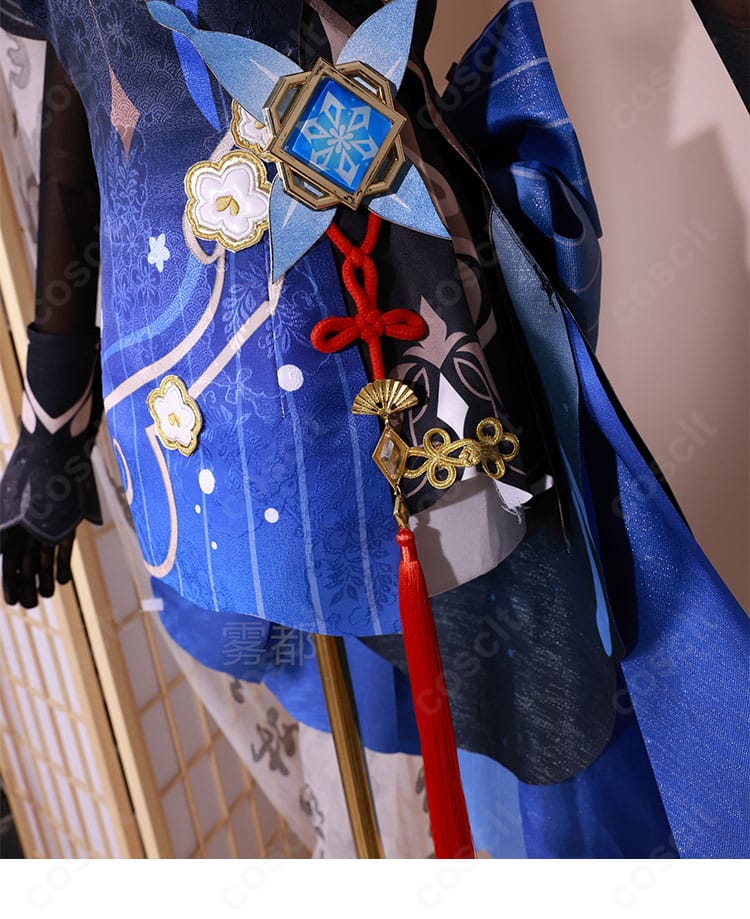 原神 甘雨コスプレ 腰部の赤紐結びディテール。結び目の形状と配色バランスが見えるアップ。