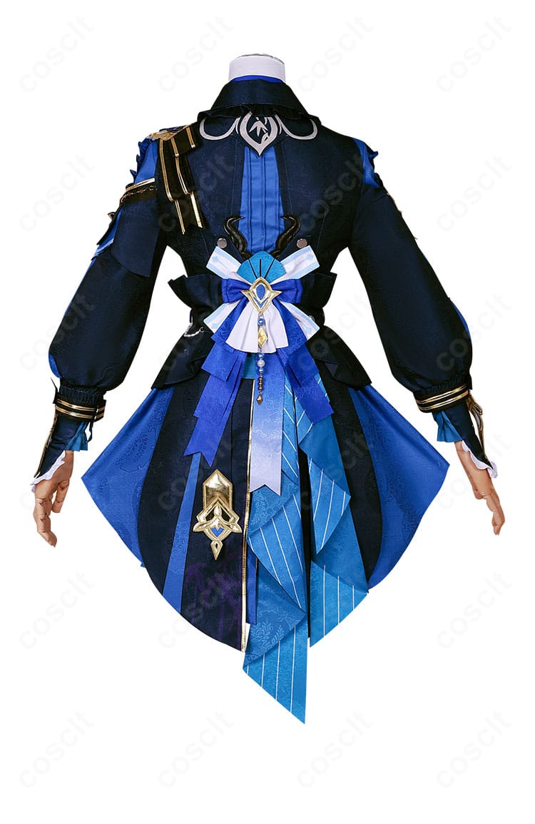 原神 行秋 竹身雨化Ver. コスプレ衣装の背面全景。背飾りとコートのライン、レッグカバーの見え方を示した画像。