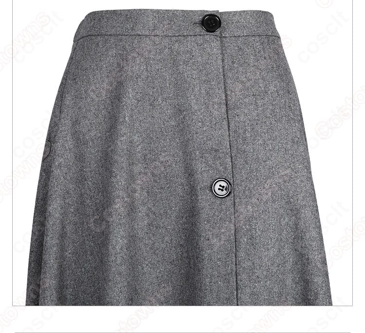 スカートのタックと落ち感を確認できるワンダーウーマン1984 衣装のディテール