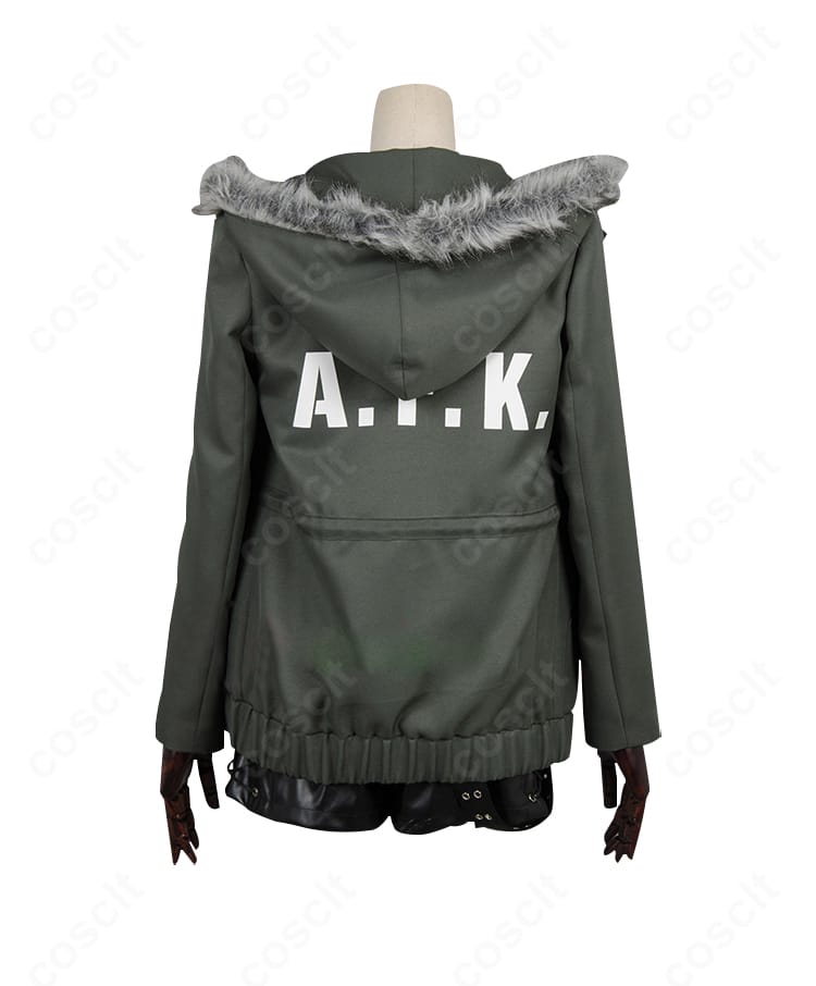 ペルソナ5 佐倉双葉（ナビ）私服コスプレ 背面。落ち着いた色味のコートシルエットとすっきりしたラインを再現し、イベントでも映える後ろ姿。