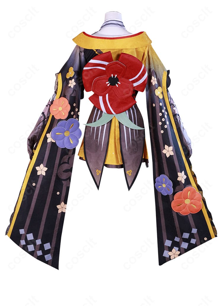 原神 千織のフォンテーヌ衣装コスプレ 背面。後ろ姿まで装飾とカッティングを作り込み、写真映えする構成。