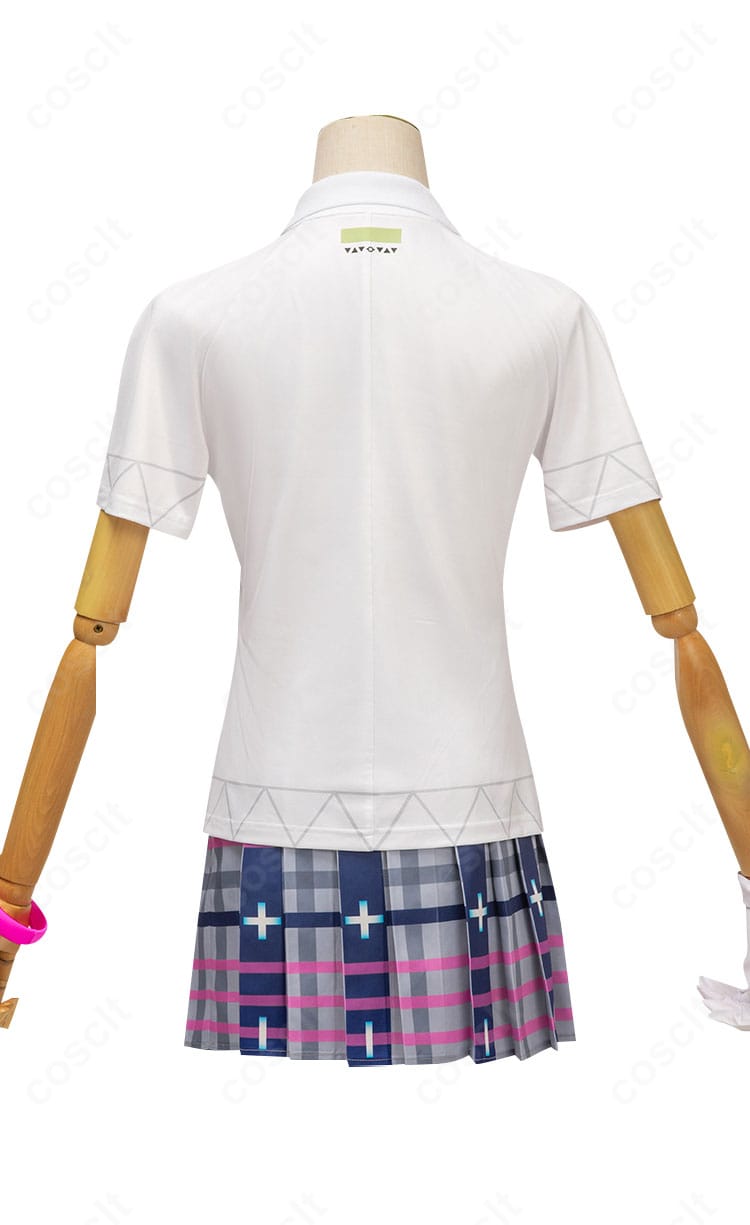 エスパーミク衣装の背面。背中の切り替えや留め具位置まで再現し、後ろ姿のラインも美しく設計。