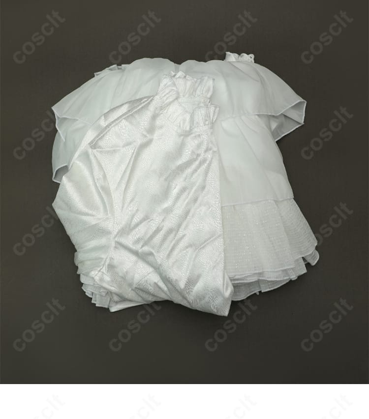 真紅 衣装の白色オーバースカート。多層構成で豪華さと立体感をプラス。