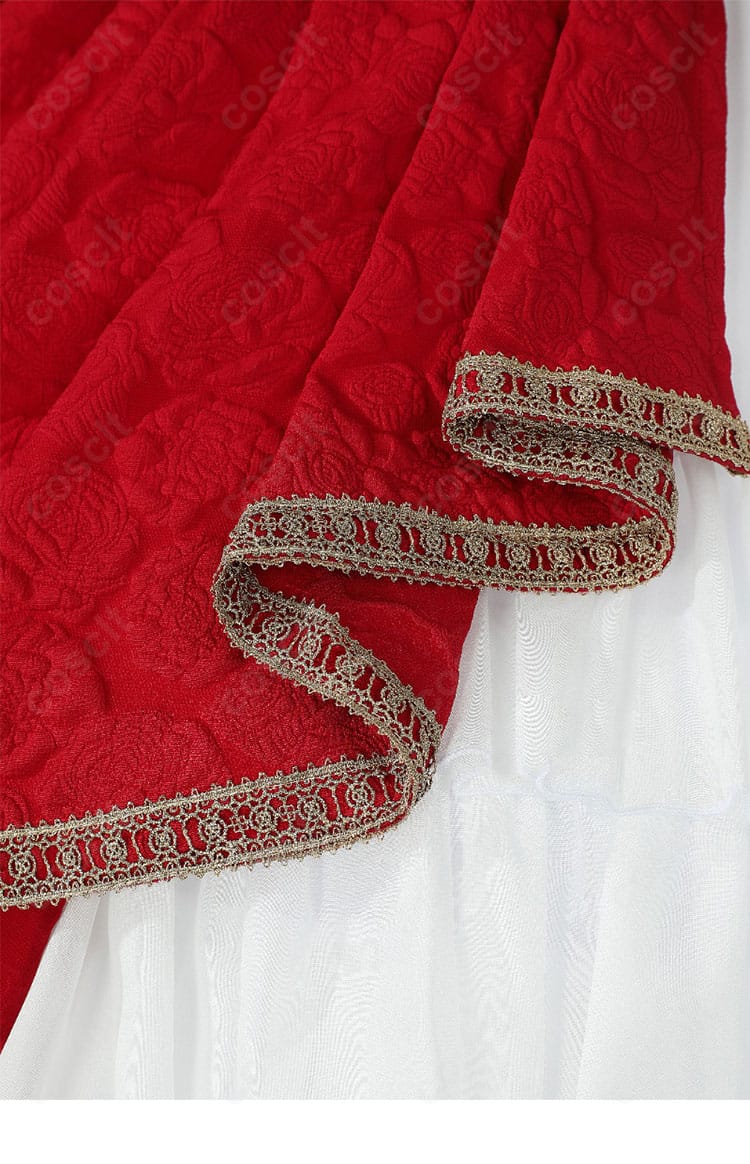 真紅 衣装の裾装飾ディテール。重なりと縁取りがゴシックな雰囲気を強調。