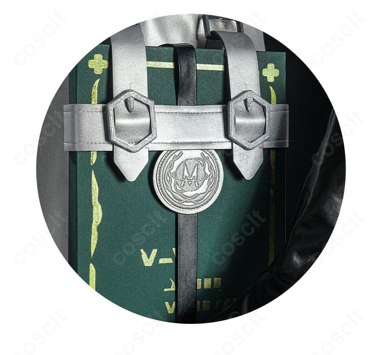 戚十一（骨董商）菌糸研究の左側書物モチーフ。精密な刺繍ディテールのクローズアップ