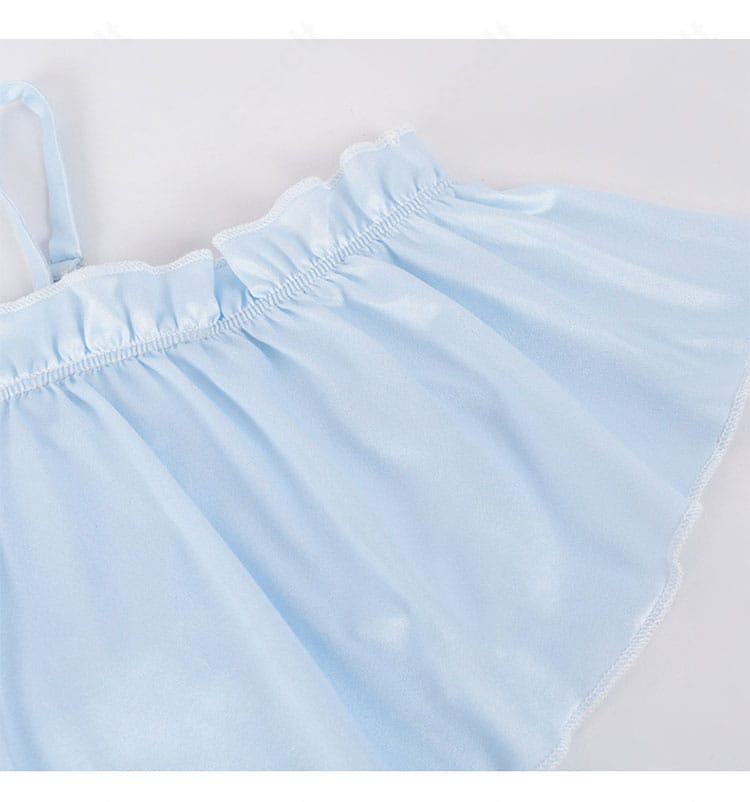 青いビスチェの細部アップ。ステッチやエッジ処理、素材感まで確認できる接写。