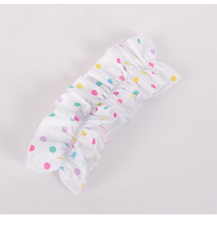 付属の髪飾りディテール。小物まで作り込み、コーデ全体の完成度を高める。