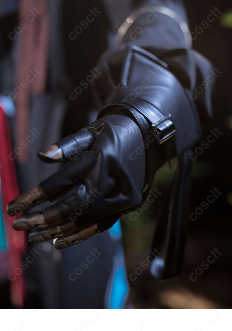 原神・魈のコスプレ衣装 手袋ディテール。衣装全体のカラーリングに合わせた一体感のあるデザイン。