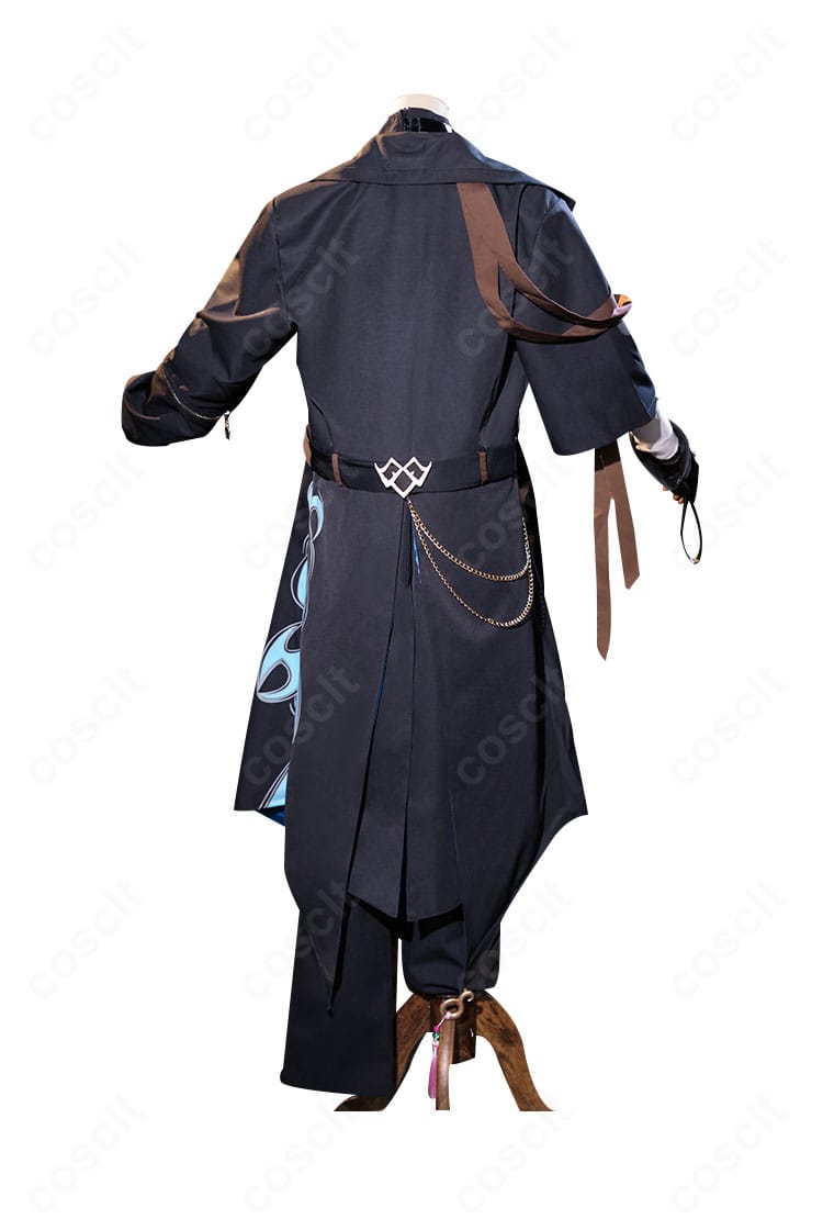 原神・魈のコスプレ衣装 背面全身。背中の装飾と外套の落ち感、裾デザインがわかるリアビュー。