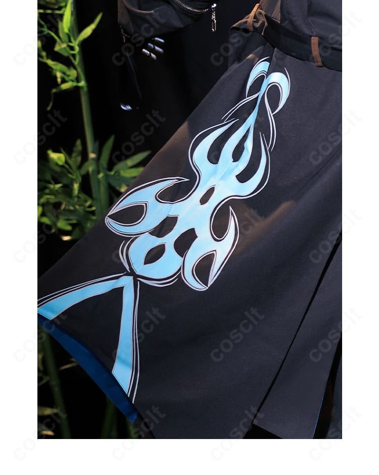 原神・魈のコスプレ衣装 外套裾の背面図案ディテール。図案の再現と刺繍の質感がわかるアップ。