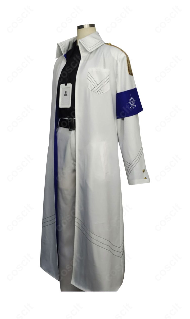 ブルーアーカイブ 先生のS.C.H.A.L.E制服コスプレ 側面。コートのラインと腕章位置、ベルトの見え方など細部の再現度を確認できる画像。