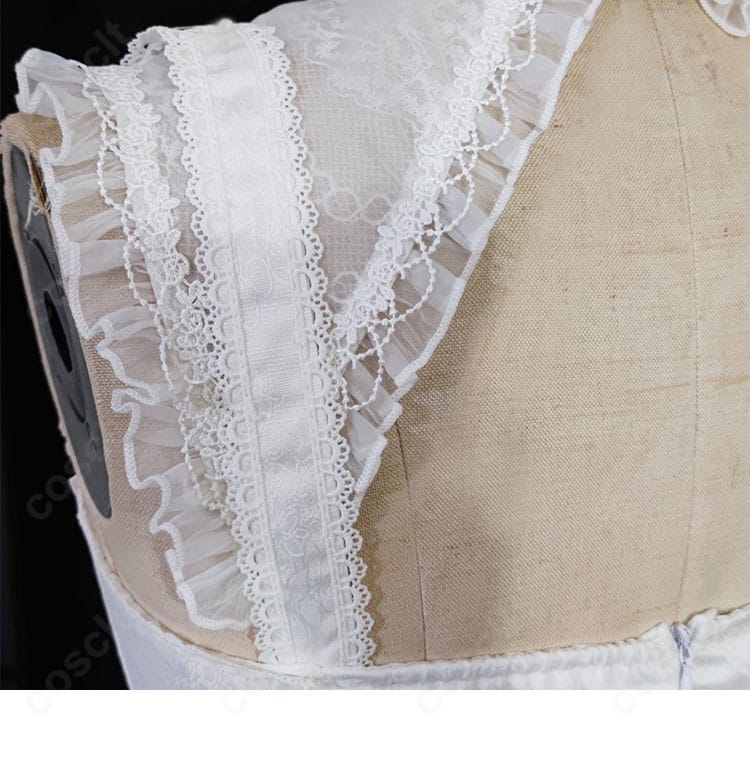 レディ・アヴァロン衣装 肩部と袖ディテール。ふんわりしたパフスリーブとカフの造形を近接表示