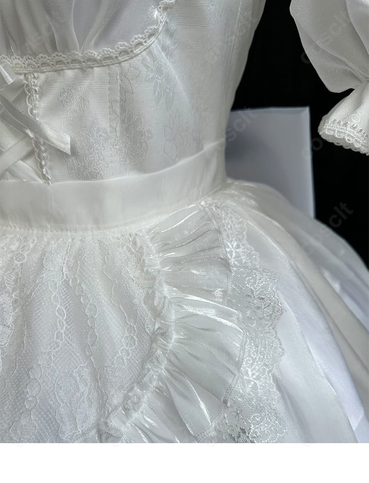 レディ・アヴァロン衣装 腰部の大きな蝶結び装飾。立体的な結び目で写真映えするバックスタイル