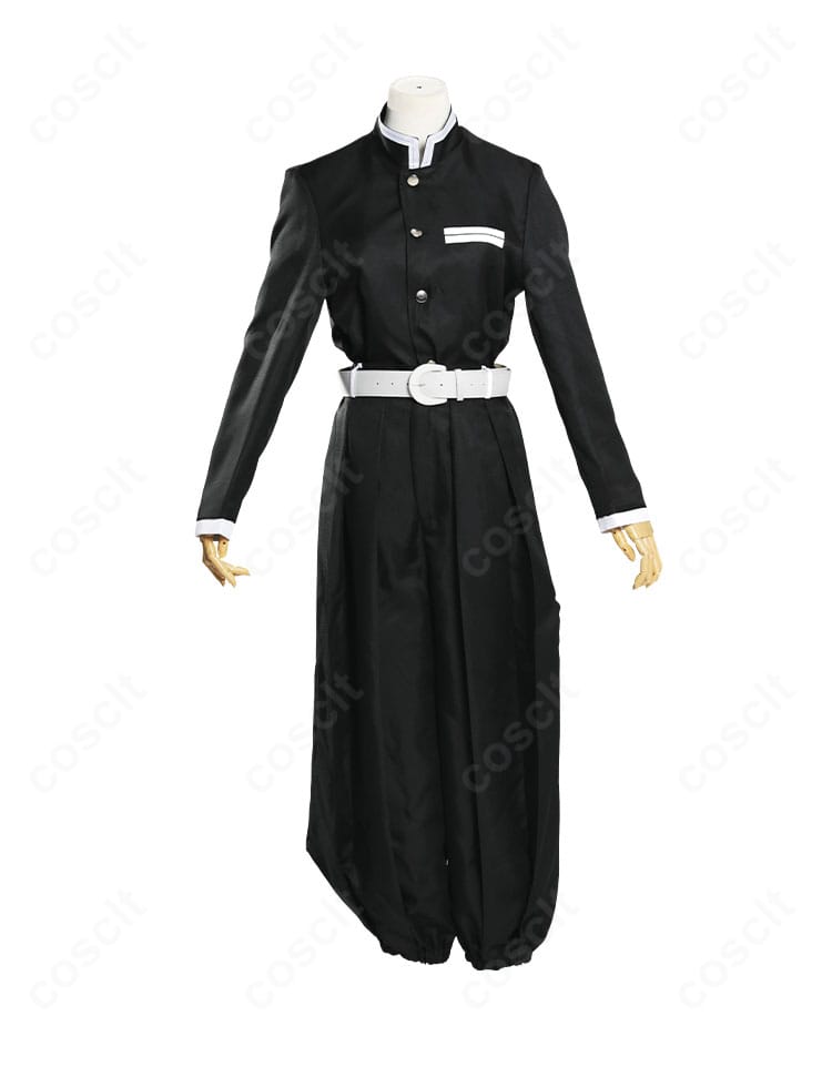 黒系の上着前面ディテール。前合わせの縫製や繊細な刺繍が見えるクローズアップ。